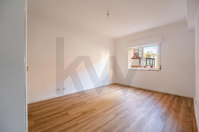 Apartamento T2 para Venda em Algueirão-Mem Martins Foto 11