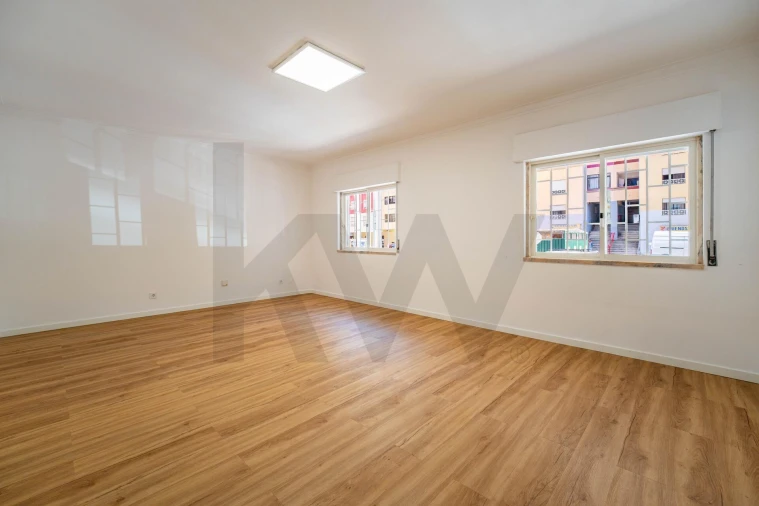 Apartamento T2 para Venda em Algueirão-Mem Martins Foto 2
