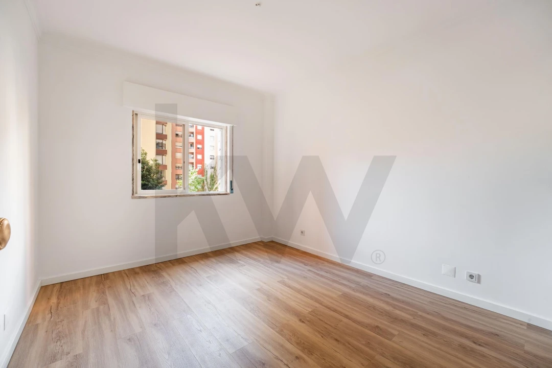 Apartamento T2 para Venda em Algueirão-Mem Martins Foto 15