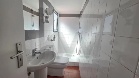 Apartamento T3 para Arrendamento em Misericórdia