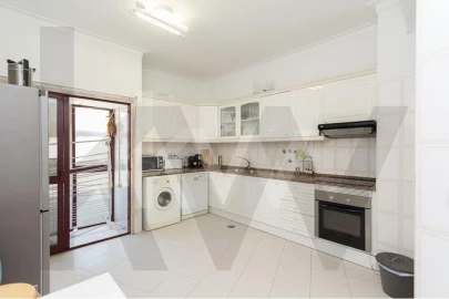 Apartamento T3 para Arrendamento em Algés, Linda-A-Velha e Cruz Quebrada-Dafundo