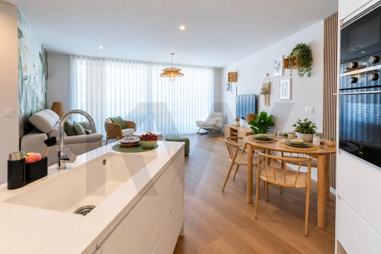 Apartamento T1 para Arrendamento em São Martinho Foto 9