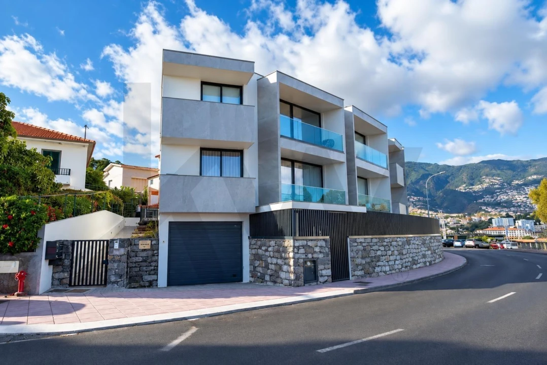 Apartamento T1 para Arrendamento em São Martinho Foto 1