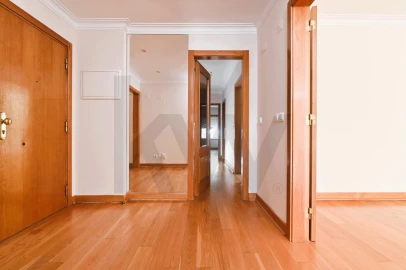 Apartamento T4 para Arrendamento em São Domingos de Rana