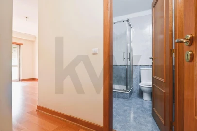 Apartamento T4 para Arrendamento em São Domingos de Rana