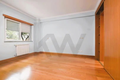 Apartamento T4 para Arrendamento em São Domingos de Rana