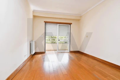 Apartamento T4 para Arrendamento em São Domingos de Rana