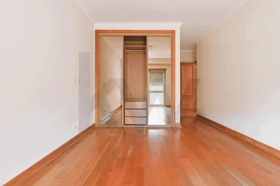 Apartamento T4 para Arrendamento em São Domingos de Rana