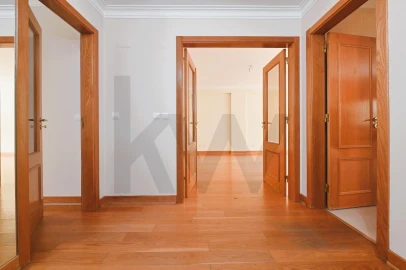 Apartamento T4 para Arrendamento em São Domingos de Rana