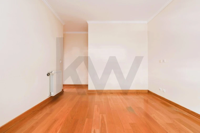 Apartamento T4 para Arrendamento em São Domingos de Rana Foto 20