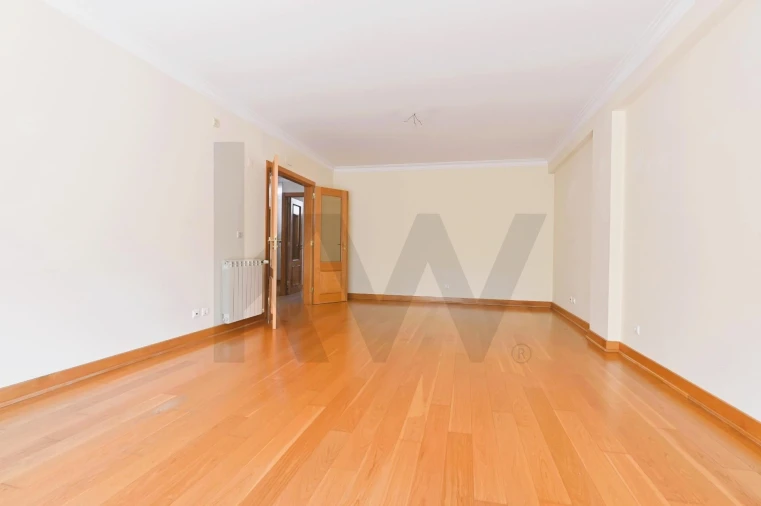 Apartamento T4 para Arrendamento em São Domingos de Rana Foto 4