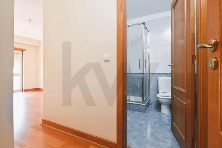 Apartamento T4 para Arrendamento em São Domingos de Rana Foto 22