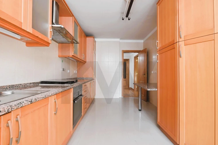 Apartamento T4 para Arrendamento em São Domingos de Rana Foto 10