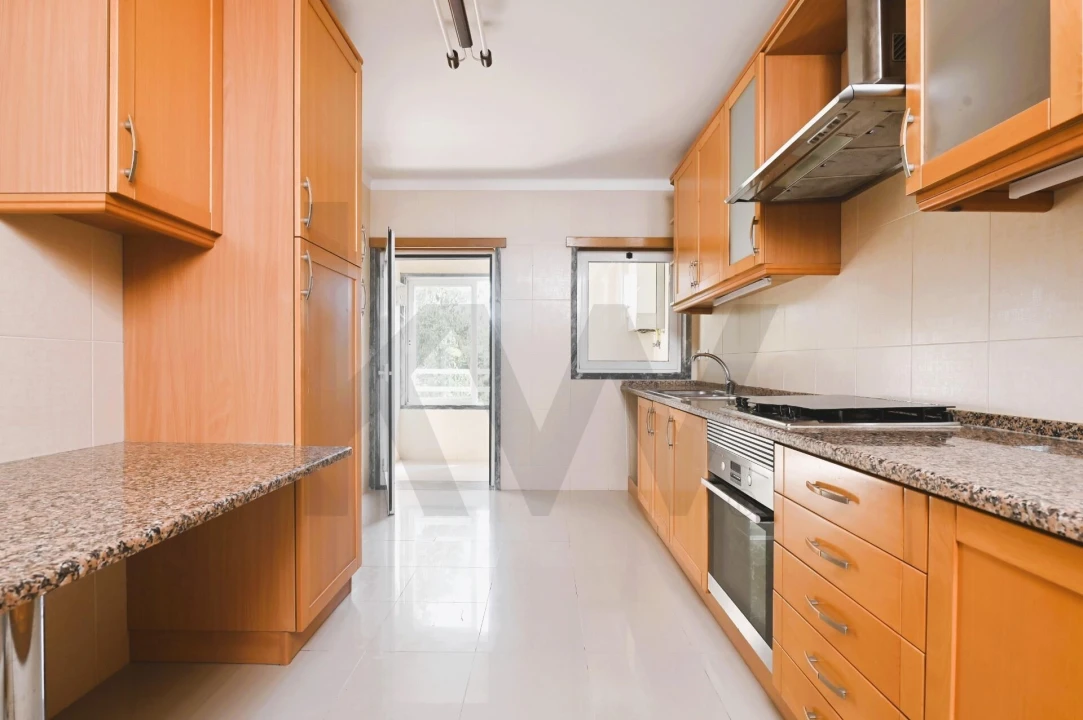 Apartamento T4 para Arrendamento em São Domingos de Rana Foto 9