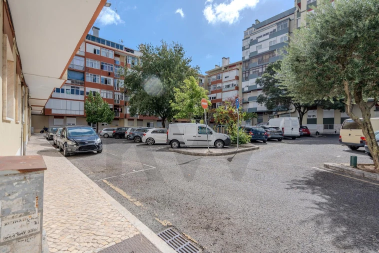 Apartamento T1 para Venda em Águas Livres Foto 29