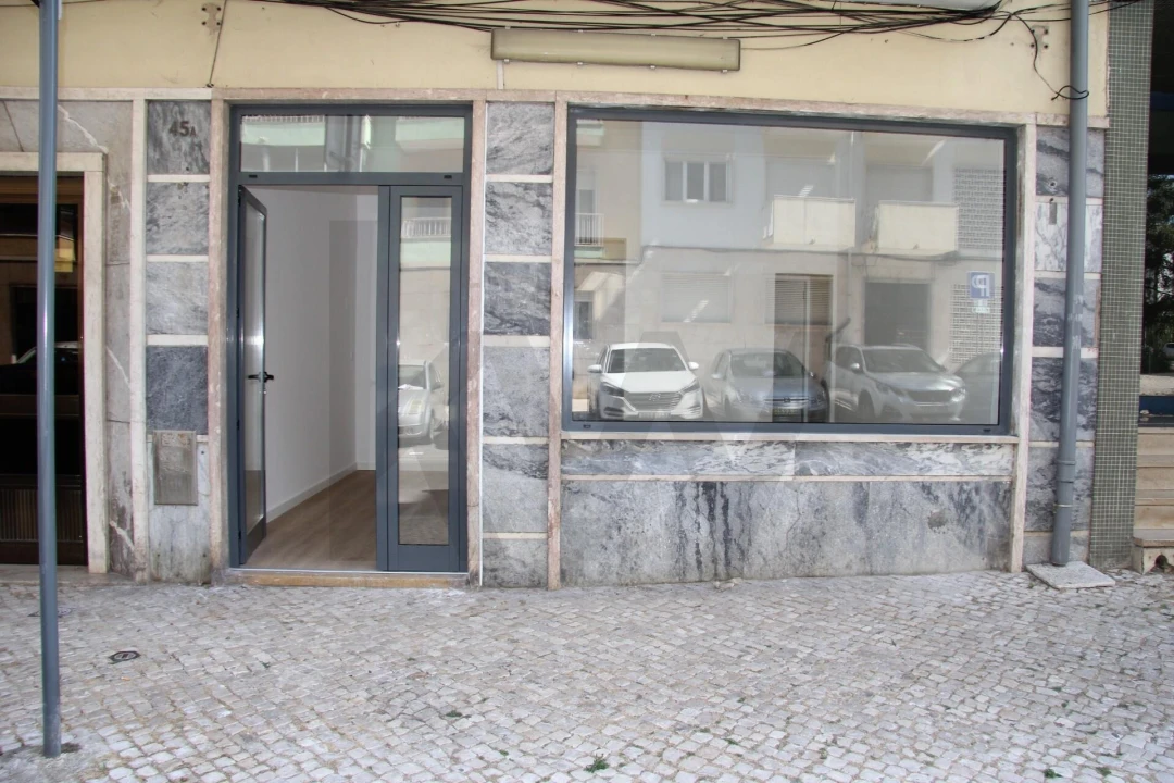 Loja para Arrendamento em Benfica Foto 10
