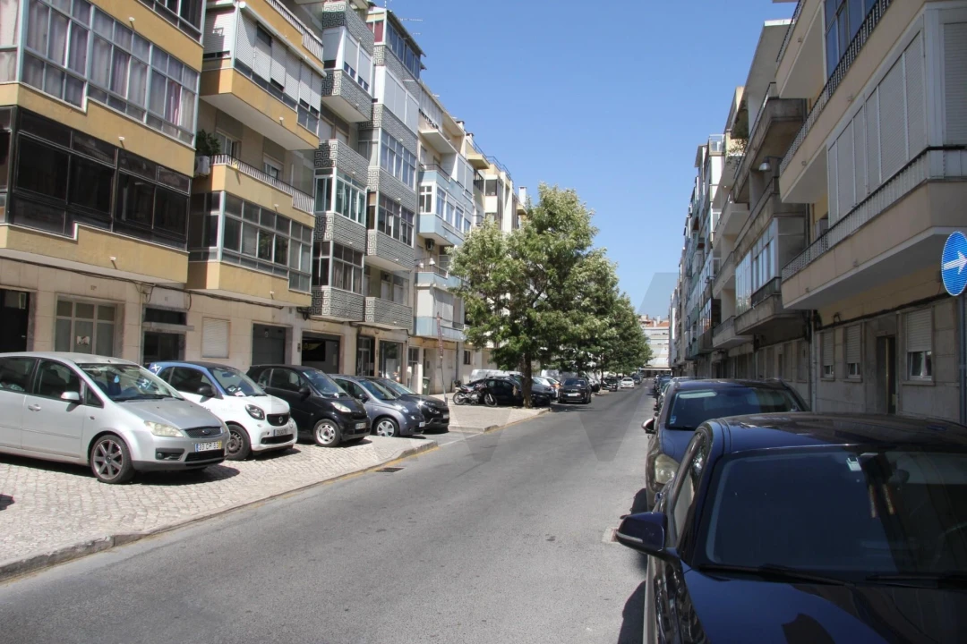 Loja para Arrendamento em Benfica Foto 11