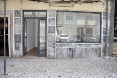 Loja para Arrendamento em Benfica