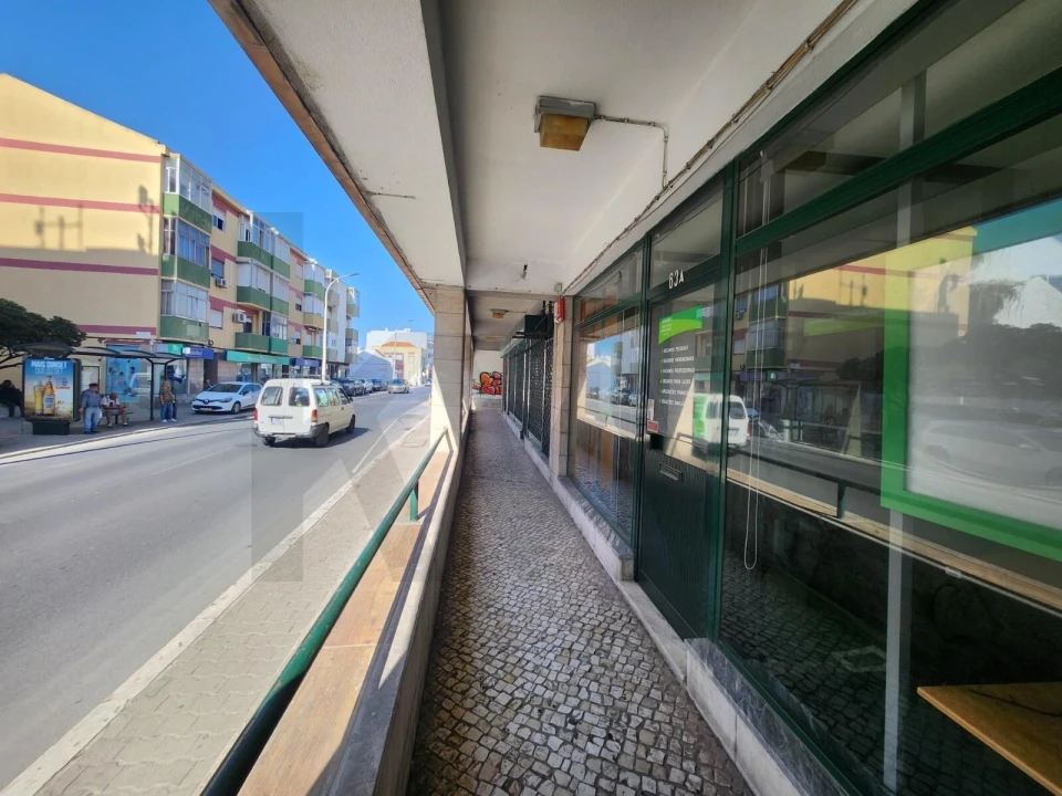 Loja para Arrendamento em Alto do Seixalinho, Santo André e Verderena Foto 1