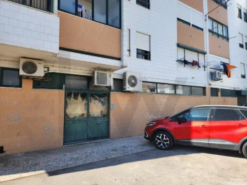 Loja para Arrendamento em Alto do Seixalinho, Santo André e Verderena