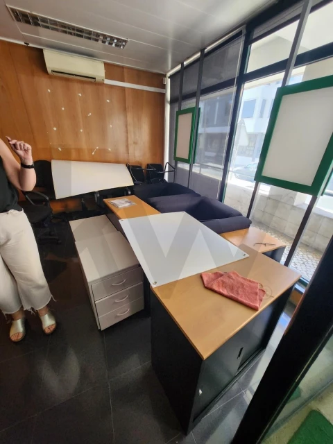 Loja para Arrendamento em Alto do Seixalinho, Santo André e Verderena