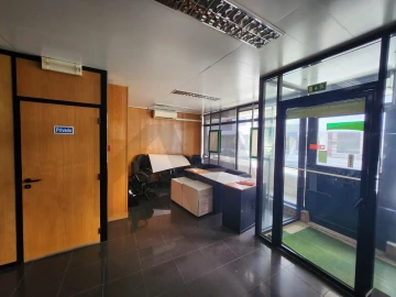 Loja para Arrendamento em Alto do Seixalinho, Santo André e Verderena