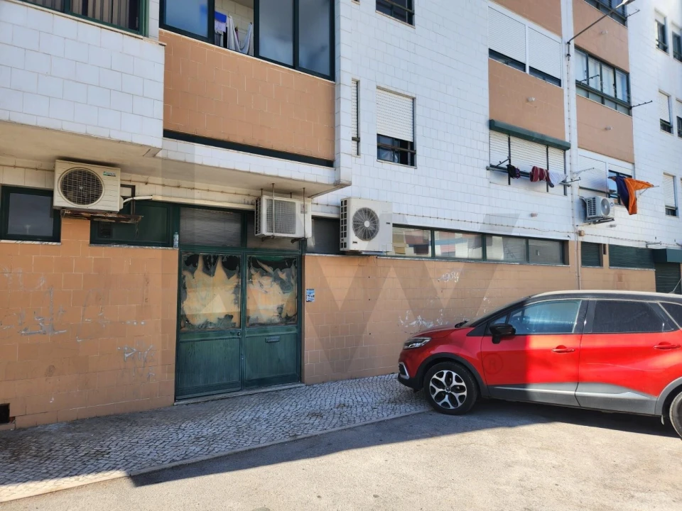 Loja para Arrendamento em Alto do Seixalinho, Santo André e Verderena Foto 11