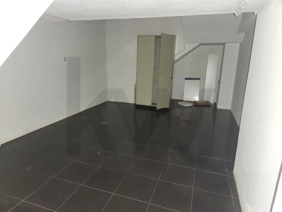 Loja para Arrendamento em Alto do Seixalinho, Santo André e Verderena Foto 9