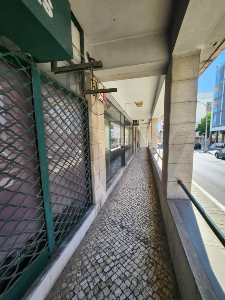Loja para Arrendamento em Alto do Seixalinho, Santo André e Verderena Foto 13