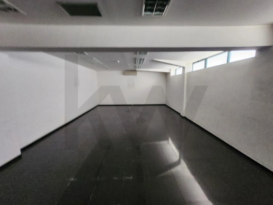 Loja para Arrendamento em Alto do Seixalinho, Santo André e Verderena Foto 8