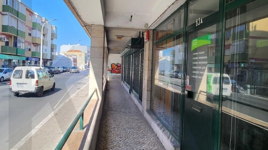 Loja para Arrendamento em Alto do Seixalinho, Santo André e Verderena