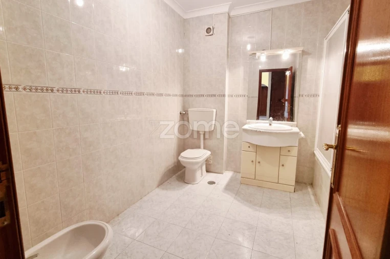 Apartamento T2 para Venda em Algueirão-Mem Martins Foto 12