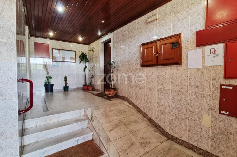 Apartamento T2 para Venda em Algueirão-Mem Martins Foto 2