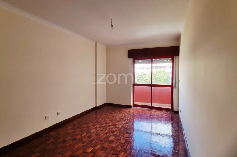 Apartamento T2 para Venda em Algueirão-Mem Martins Foto 16