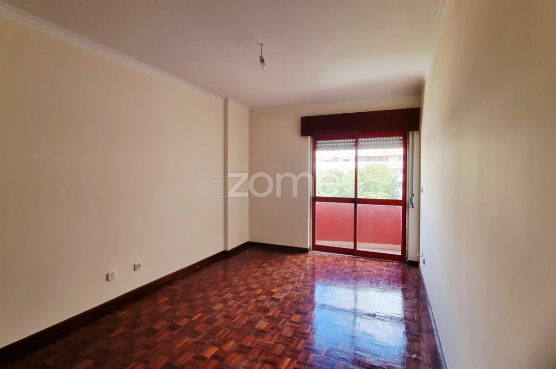 Apartamento T2 para Venda em Algueirão-Mem Martins Foto 16