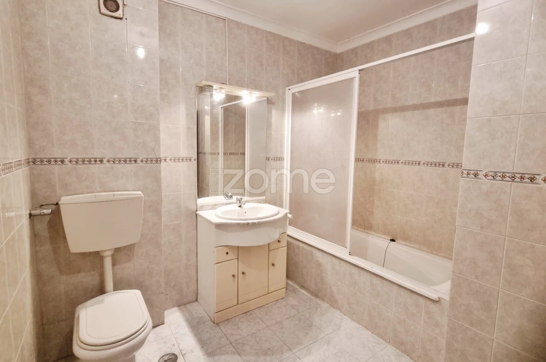 Apartamento T2 para Venda em Algueirão-Mem Martins Foto 13