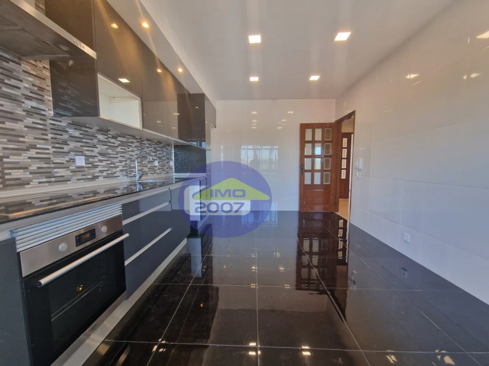 Apartamento T3 para Venda em Paços de Brandão Foto 2