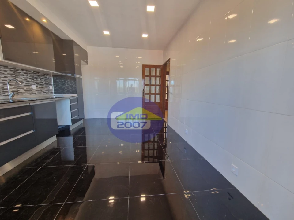 Apartamento T3 para Venda em Paços de Brandão Foto 5