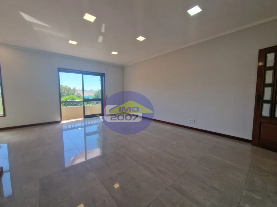 Apartamento T3 para Venda em Paços de Brandão Foto 8