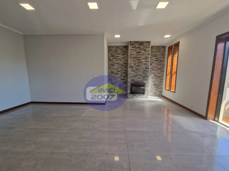 Apartamento T3 para Venda em Paços de Brandão Foto 9