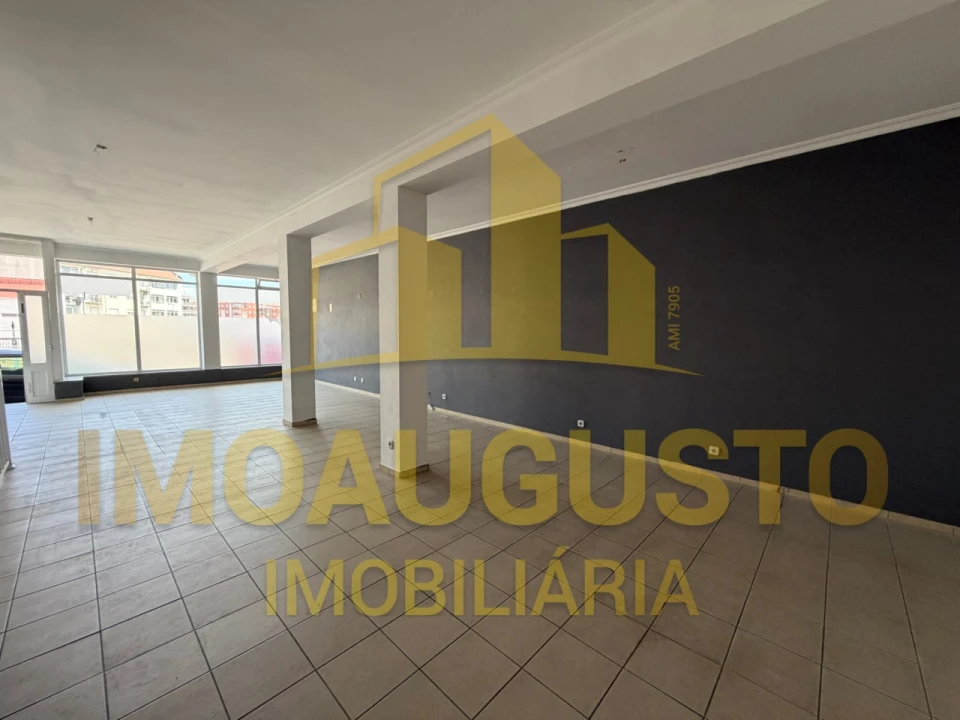 Loja para Arrendamento em Guarda Foto 4