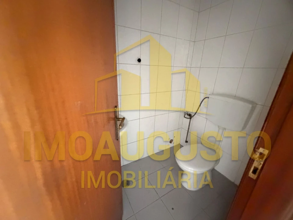 Loja para Arrendamento em Guarda Foto 4