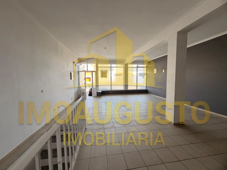 Loja para Arrendamento em Guarda Foto 5
