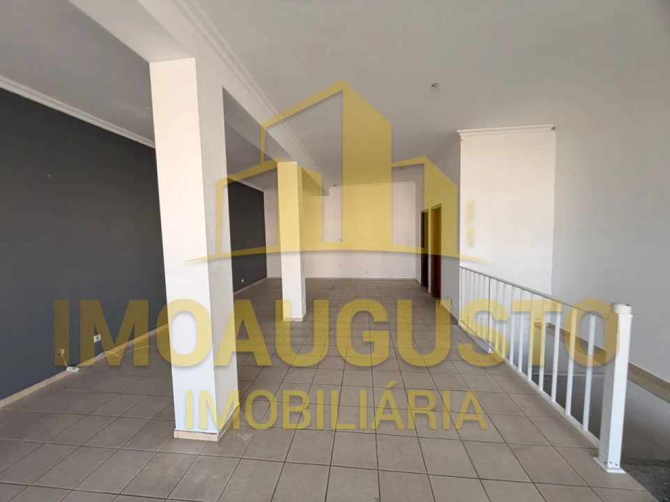 Loja para Arrendamento em Guarda Foto 6
