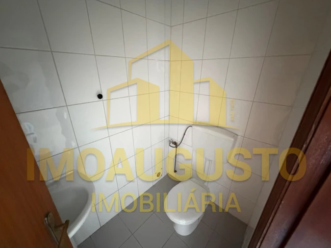 Loja para Arrendamento em Guarda Foto 3