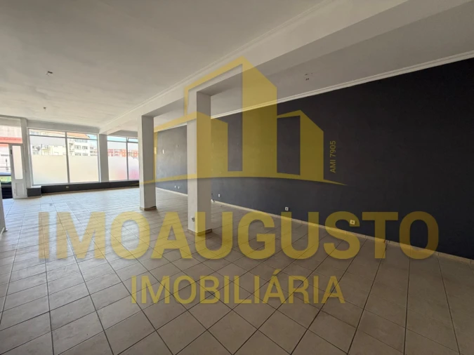 Loja para Arrendamento em Guarda Foto 4