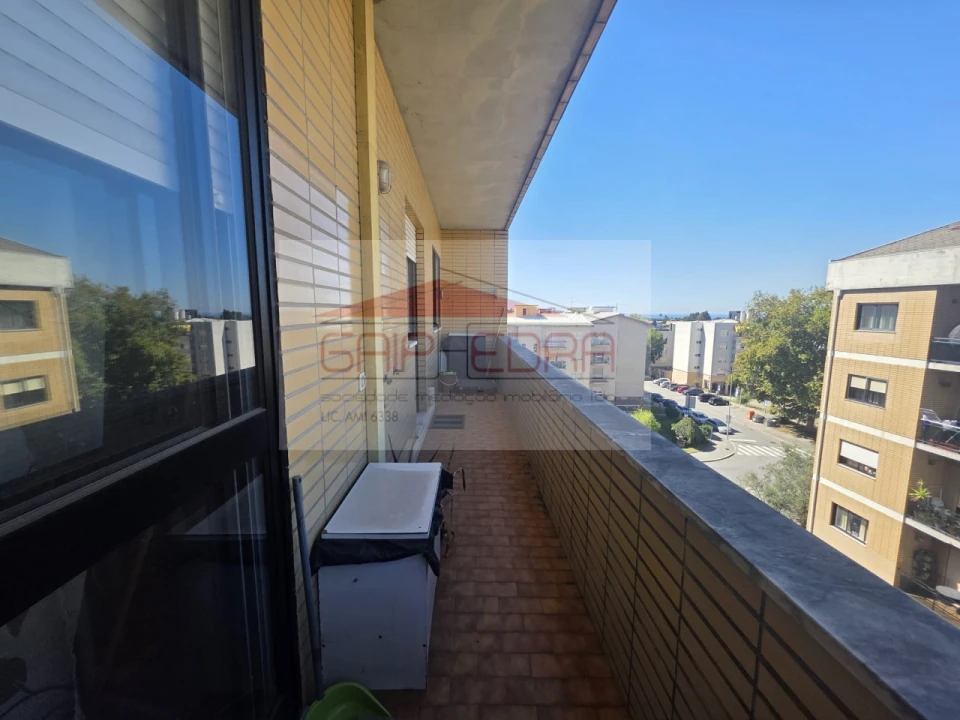 Apartamento T1 para Arrendamento em Canelas Foto 1