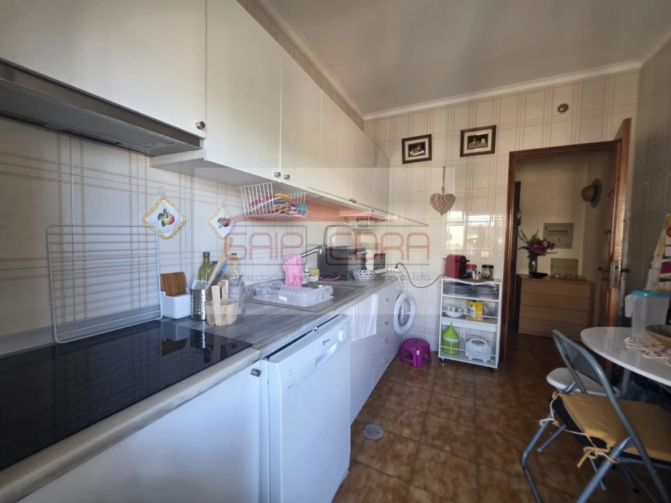 Apartamento T1 para Arrendamento em Canelas Foto 2