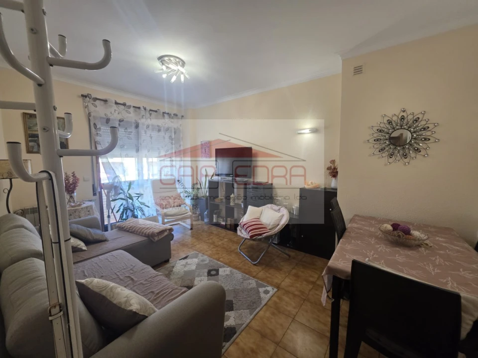 Apartamento T1 para Arrendamento em Canelas Foto 3