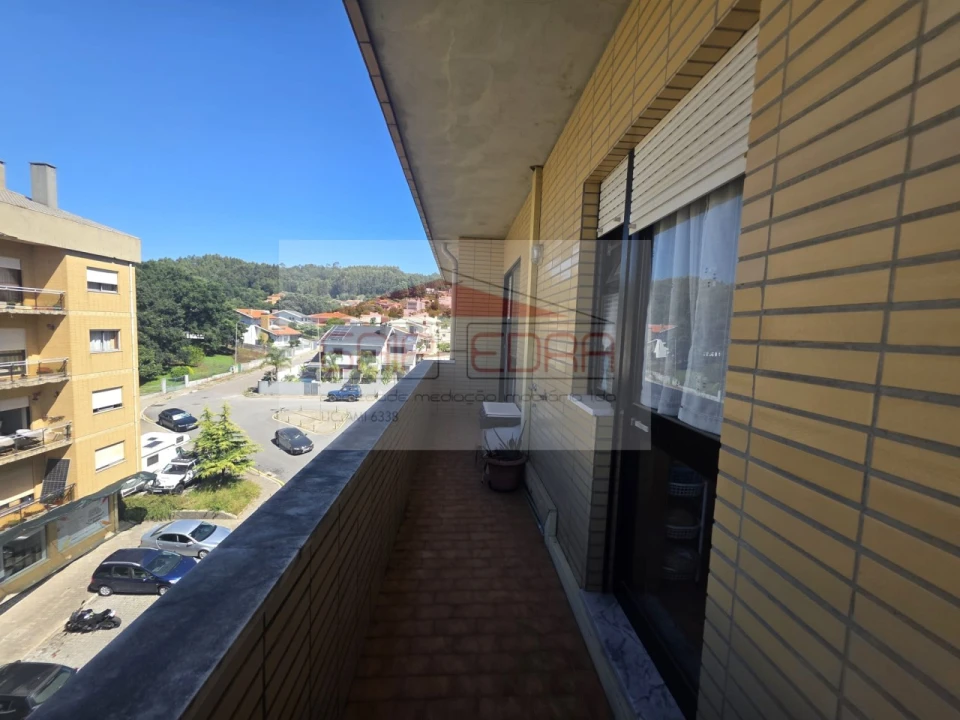 Apartamento T1 para Arrendamento em Canelas Foto 4
